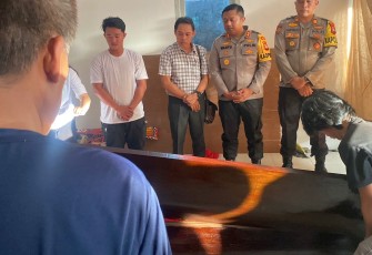 Kapolres Kubu Raya juga menyampaikan duka cita yang mendalam kepada keluarga korban.