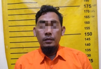 LMP (43), supervisor sales tersangka kasus penggelapan ratusan juta uang perusahaan milik PT Citra Pangan Indah, Gondangrejo, Karanganyar.