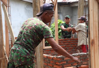 Dinding Batu Bata Mulai di Pasang Satgas TMMD 123 Kodim 0407/Kota Bengkulu