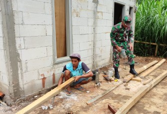 Salah satu program utama yang menjadi sorotan adalah rehabilitasi rumah tidak layak huni (RTLH) di Desa Nglurup, Kecamatan Sendang, Kabupaten Tulungagung, Sabtu (22/02/2025)
