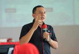 Wakil Ketua DPRD Jawa Timur dari Fraksi PDI Perjuangan, Deni Wicaksono