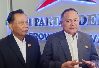 Anggota Komisi D DPRD Jatim, dr Agung Mulyono didampingi Anggota DPRD Jatim Rasiyo 