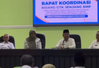 Kepala Dinas Pendidikan Kabupaten Kediri Dr. Mokhamat Muhsin, M.Pd.