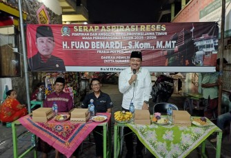 Fuad Benardi, menerima banyak aspirasi dan keluhan dari warga saat menggelar kegiatan serap aspirasi atau reses II tahun 2026 di Pesapen Barat Kelurahan Tanjung Perak Kecamatan Pabean Cantikan Kota Surabaya.