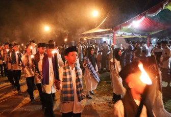 Nyala Obor Iringi Takbir Idul Fitri di Bintan