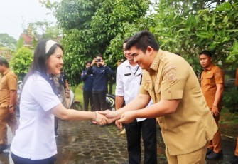 Bupati Bintan saat Sambut Kunjungan Wamen BKKBN