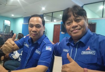 Wakil Ketua DPD Partai Demokrat Jatim, Indra Widya Agustina (kiri) dan Politisi Senior Partai Demokrat Jatim, Agus Dono Wibawanto