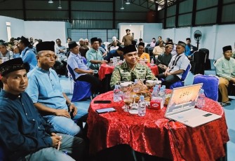 Komandan Kodim 0428/Mukomuko, Letkol Yokki, saat kegiatan buka puasa bersama di Gedung KDMP Desa Pondok Suguh, Kecamatan Pondok Suguh, Senin (9/3/2026).