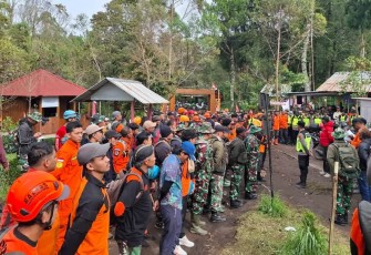 Tim SAR gabungan sedang melakukan koordinasi perpanjangan operasi pencarian Yasid, pendaki asal Colomadu yang hilang di Bukit Mongkrang, Gondosuli, Tawangmangu