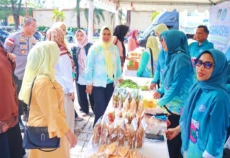 Dewi Ansar saat Hadiri Gerakan Pangan Murah TVRI di Bintan