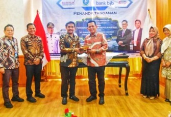Pemprov Kepri saat Teken Perjanjian Pinjaman Daerah dengan Bank BJB