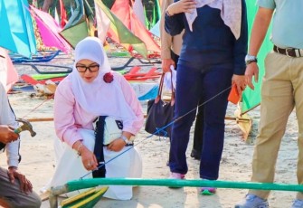 Deby, Wakil Bupati Bintan, saat meninjau acara