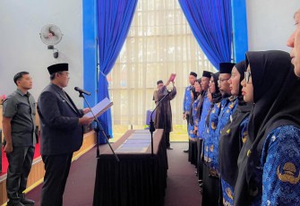 Penjabat (Pj) Sekretaris Daerah Kota Bengkulu Medy Pebriansyah Lantik 12 Guru Ahli Pertama /Foto : MC 