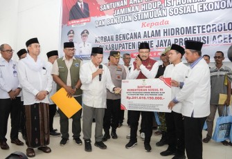 Saifullah saat meninjau hunian sementara bersama Ketua Satgas PRR Pascabencana Sumatera Tito Karnavian di kabupaten Pidie Jaya, Provinsi aceh, Jumat (6/3/2026).