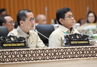 Menteri Transmigrasi saat Rapat Kerja dengan Komisi V DPR RI pada Selasa, 3 Februari 2026.