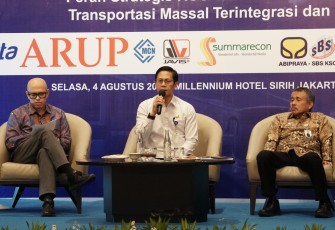 Direktur Angkutan Jalan Muiz Thohir saat menjadi narasumber pada kegiatan Seminar Nasional Masyarakat Transportasi Indonesia dengan tema "Peran Strategis RUU Sistranas dalam Mewujudkan Transportasi Massal Terintegrasi dan Berkelanjutan" yang digelar di Jakarta, Selasa (4/8).