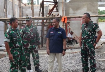 Danrem 081/DSJ Kolonel Arm Untoro Hariyanto saat meninjau pembangunan KDKMP di Kabupaten Ngawi