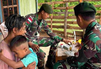 Pelayanan kesehatan satgas Yonarmed 12 Kostrad 