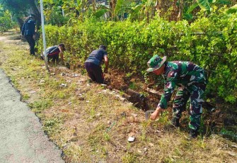 Pembersihan lingkungan di wilayah desa binaan 
