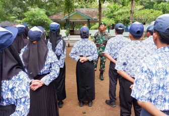 Pasiops Kodim 0801/Pacitan Beri Pembinaan Siswa SMP N 5 Pacitan