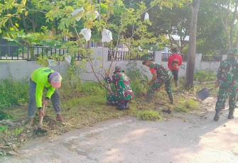 Pembersihan lingkungan di wilayah desa binaan 