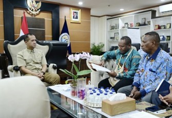 Mentras Iftitah saat menerima pemaparan Kepala BP3OKP PPS dan Bupati Boven Digoel di Jakarta 
