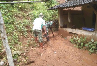 Tanggap bencana longsor di wilayah desa binaan 