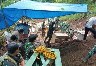 Pembangunan jembatan perintis di wilayah Pacitan 