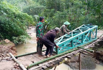 Gotong royong percepatan pembangunan jembatan perintis garuda di wilayah desa binaan 
