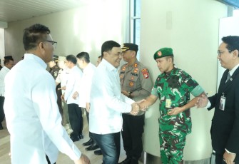 Dandim 0731/Kulon Progo Letkol Inf Dyan Niti Sukma menyambut Menko Polkam