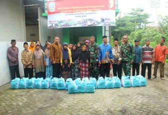 Foto bersama warga desa Bulusari 