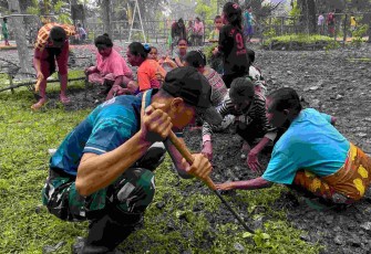 Kerja bakti di lingkungan sarana ibadah 