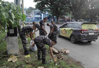 Kerja bakti bersihkan Kota Sorong 