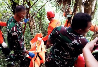 Evakuasi jenazah lansia di Lereng Gunung Manik Oro Trenggalek