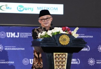Sekertaris Umum PP Muhammadiyah Abdul Mu'ti saat memberikan sambutan di UMJ pada Selasa (31/3)
