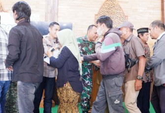 Dandim 0801/Pacitan Letkol Arh Imam Musahirul halal bihalal dengan insan pers
