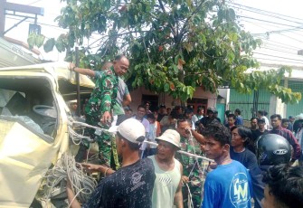 Aksi penyelamatan korban kecelakaan 