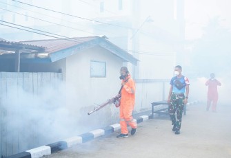 Fogging di komplek perumahan TNI AL