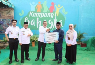 Wamendagri Bima Arya saat memberikan apresiasi, Rabu (15/4)