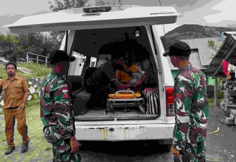 Evakuasi warga ke rumah sakit