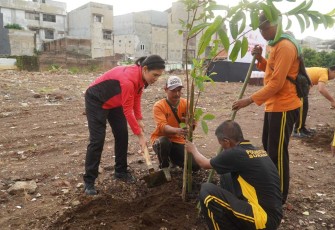 Penghijauan lingkungan asrama polisi Koblen