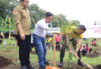 Kapolres Madiun AKBP Kemas Indra Natanegara