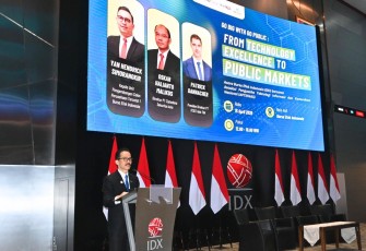 Ketua Umum DPP APKOMINDO sekaligus DPP APTIKNAS, Ir. Soegiharto Santoso, S.H., saat menyampaikan sambutan dalam kegiatan Go Public Workshop bertajuk “Go Big with Go Public: From Technology Excellence to Public Markets” yang diselenggarakan di Main Hall Bursa Efek Indonesia, Jakarta, 15 April 2026.