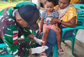 Pelayanan kesehatan satgas Yonarmed 12 Kostrad