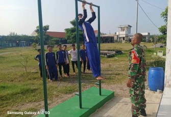 Latih olahraga di pesantren