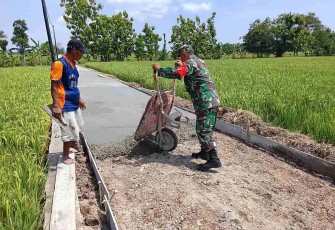 Bangun jalan sawah wilayah desa binaan