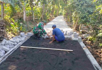 Pavingisasi jalan Dusun Klagin Desa Brabe