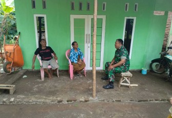 Mbah Rikso penerima RTLH 