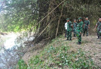 Peninjauan lokasi pembangunan jembatan