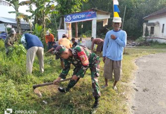 Kerja bakti bersihkan lingkungan